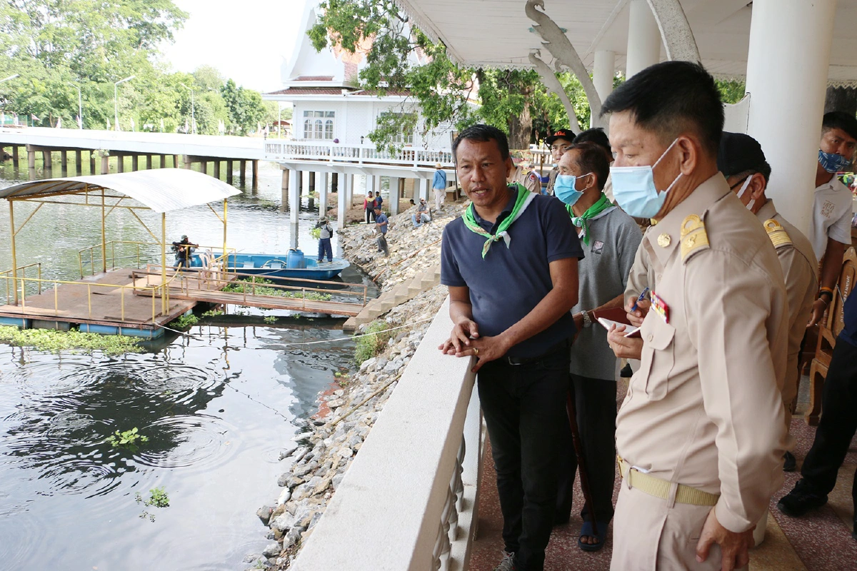 ผู้ว่าฯพิจิตรลุยแก้แม่น้ำเน่าปลาตาย"พ่นน้ำหมักจุลินทรีย์เติมน้ำดีไล่น้ำเสีย"