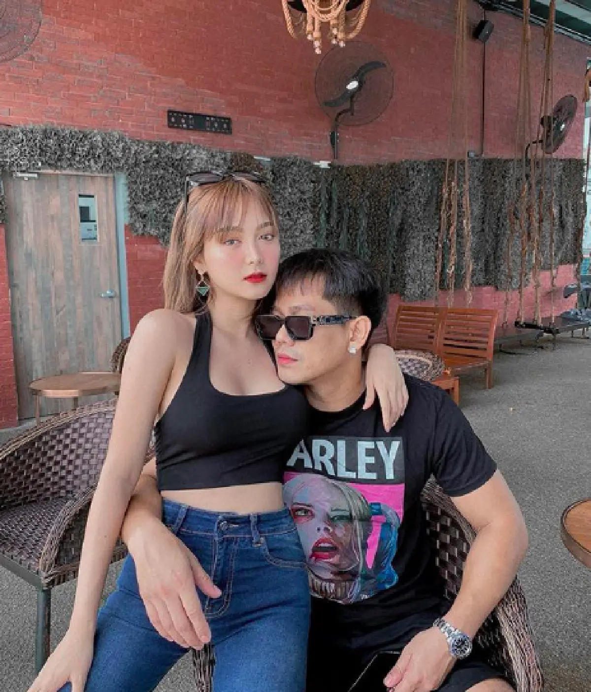 "อาร์-เอื้อย" เป่าเค้กฉลองรักครบรอบ 2 ปี ช็อตนี้มีคนถึงกับเสียน้ำตา