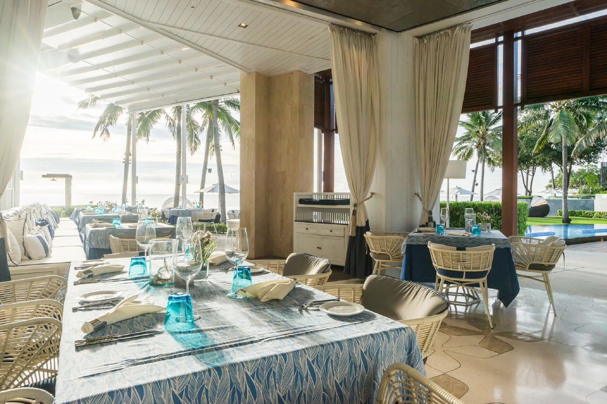 Azure วิวดี ซีฟู้ดเลิศ อร่อยเลือกได้ในสไตล์ You Grab, We Cook