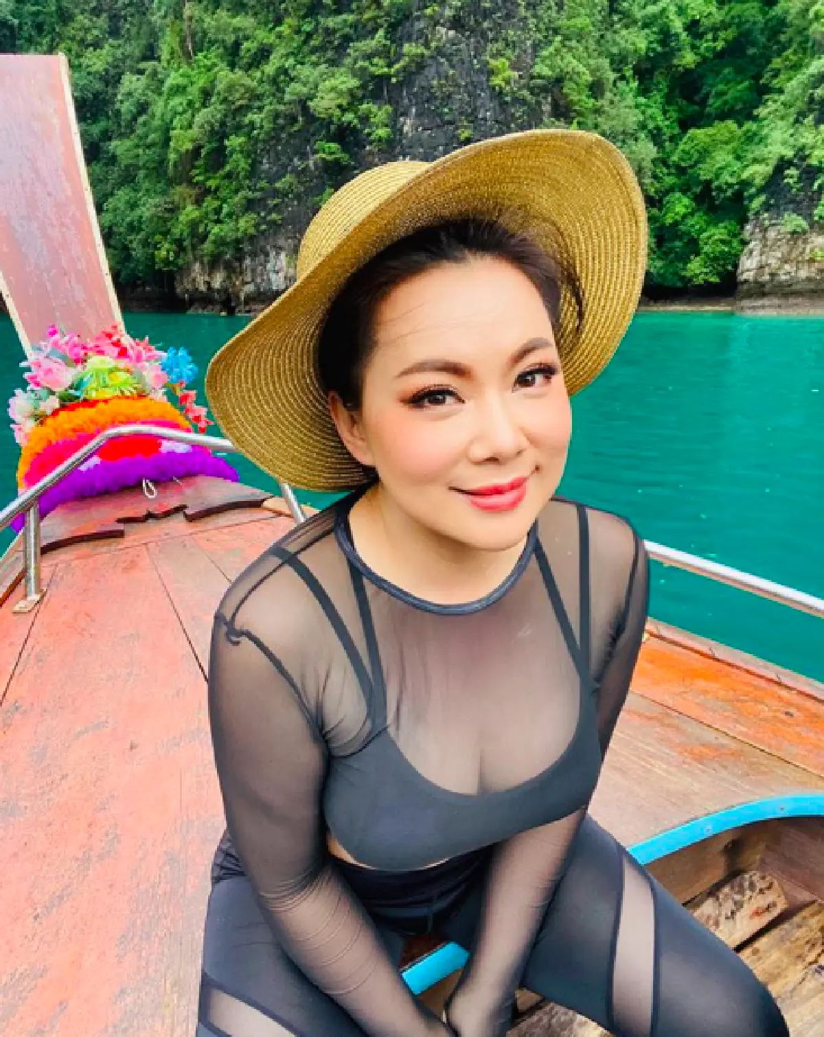 "บุ๋ม ปนัดดา" โชว์หวิวแช่อ่างอาบน้ำฟองท่วม พร้อมถาม "ตีโป่งด้วยกันไหมคะ"