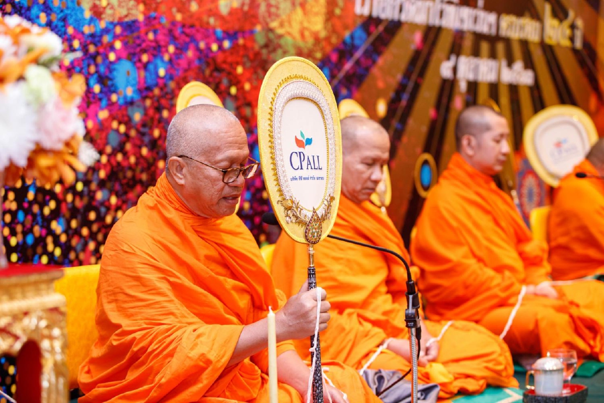 พิธีมงคลในโอกาสครบรอบ 24 ปี เรายกวัดมาไว้ที่เซเว่นฯ พิธีมงคลในโอกาสครบรอบ 24 ปี เรายกวัดมาไว้ที่เซเว่นฯ
