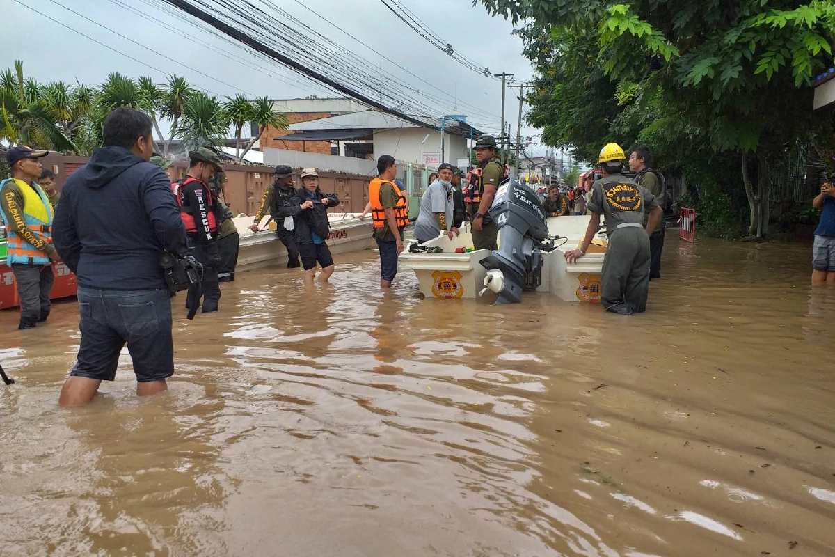 มวลน้ำก้อนใหญ่ถึงปากช่องใช้โดรนช่วยอพยพคนหนีท่วม