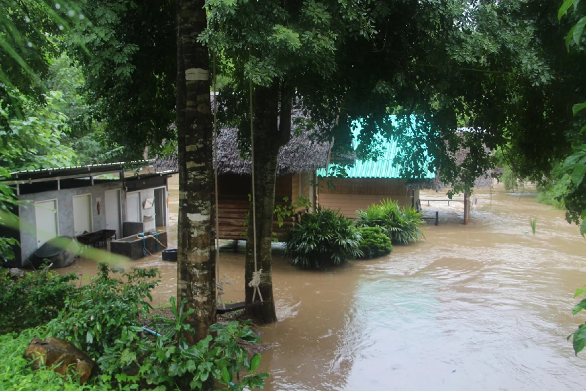 น้ำป่าเทือกเขาตะนาวศรีหลากท่วมราชบุรี สวนผึ้ง-บ้านคาอ่วม