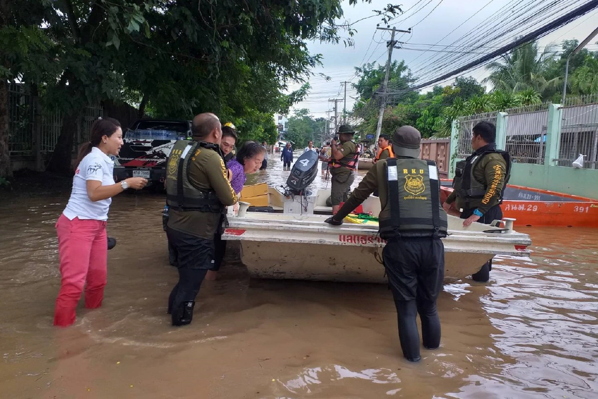 มวลน้ำก้อนใหญ่ถึงปากช่องใช้โดรนช่วยอพยพคนหนีท่วม