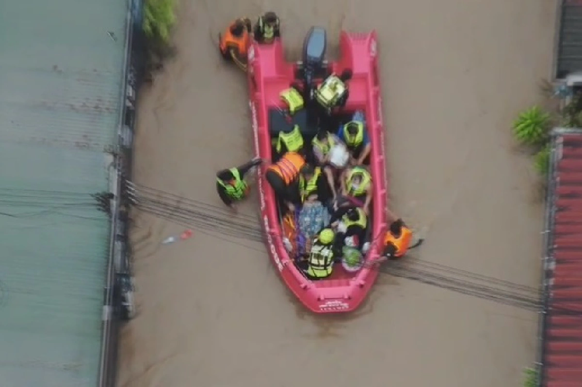 มวลน้ำก้อนใหญ่ถึงปากช่องใช้โดรนช่วยอพยพคนหนีท่วม