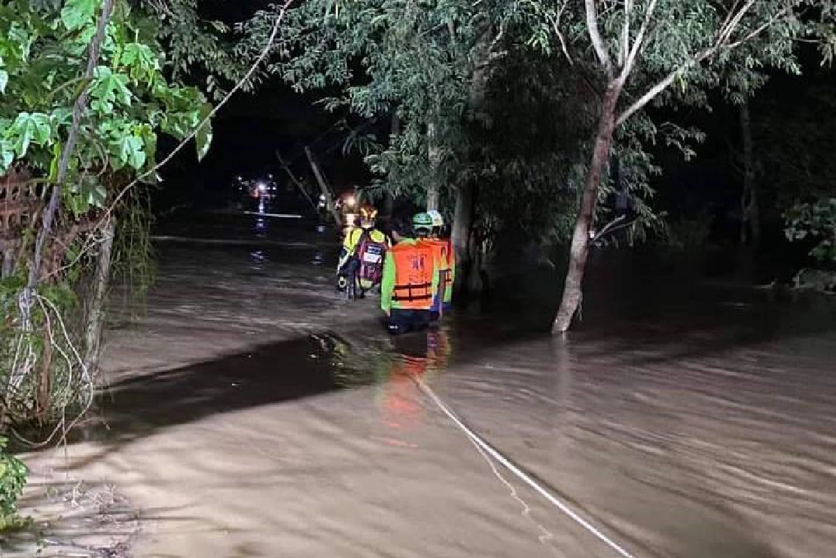 เปิดภาพนาทีประชาชนหนีน้ำป่าเขาใหญ่ท่วมปากช่อง