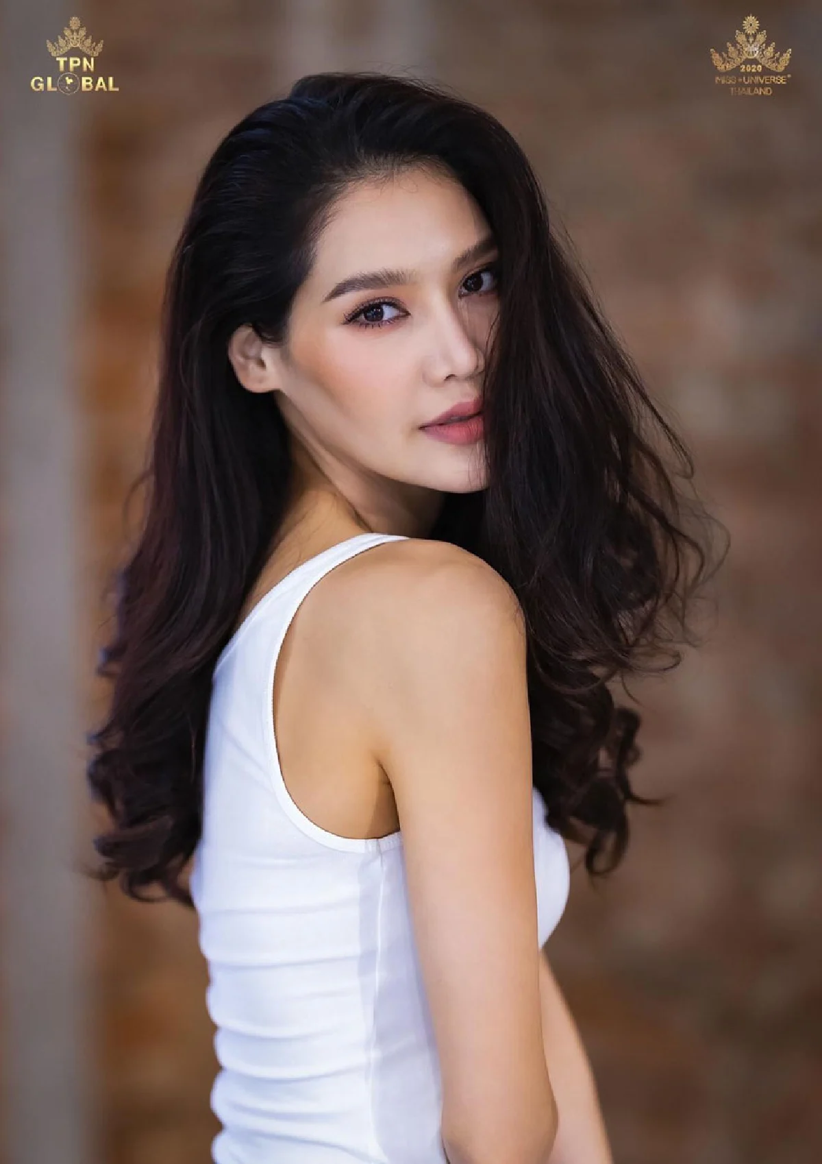 ช็อตนี้โดนใจ! พรฟ้า ปุณิกา ก้มกราบลาเวที จบเส้นทางนางงามได้อย่างสง่างาม