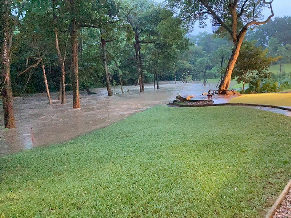 อ่วมกว่าทุกปี! เสนาลิง โพสต์ภาพรีสอร์ตถูกน้ำท่วมหนัก วอนสิ่งศักดิ์สิทธิ์ช่วย