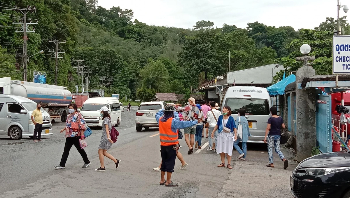 ทัวร์ลง!วันหยุดเกาะช้างคึกคักนักท่องเที่ยวแน่น