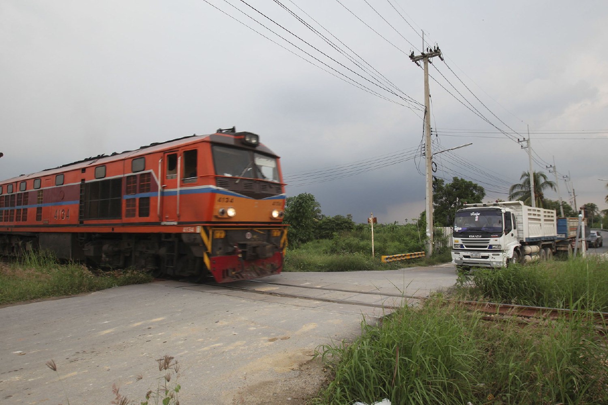 รมว.คมนาคมสั่งติดไม้กั้นจุดตัดทางรถไฟทั่วประเทศ-ปิดจุดไม่จำเป็น รมว.คมนาคมสั่งติดไม้กั้นจุดตัดทางรถไฟทั่วประเทศ-ปิดจุดไม่จำเป็น