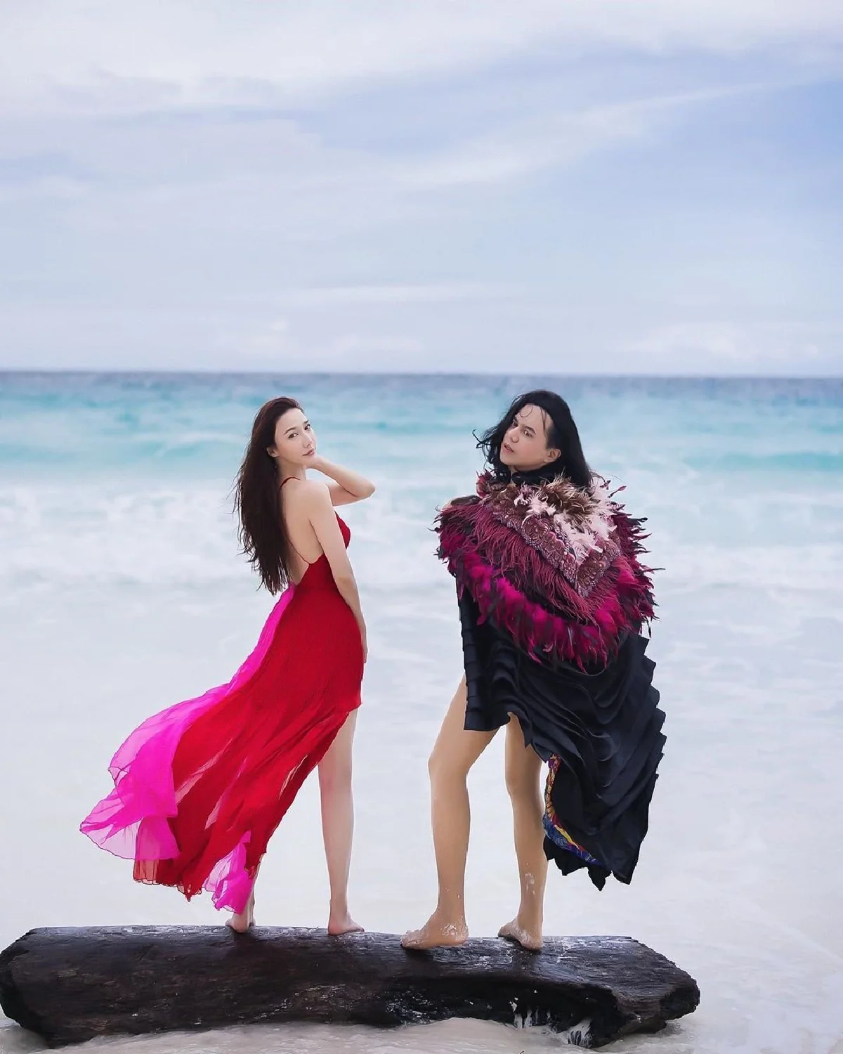 แยกไม่ออกแล้ว! เอ ศุภชัย ประชันสวยมุมเดียวกับ อั้ม พัชราภา ทำแฟนคลับตะลึง