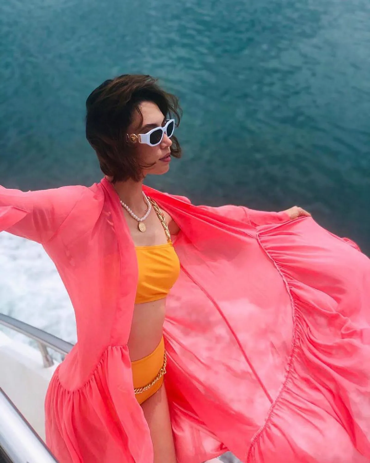 คู่นี้มันปัง! ซาบีน่า-อนัน อันวา โพสท่ายากโชว์หวานกลางทะเล