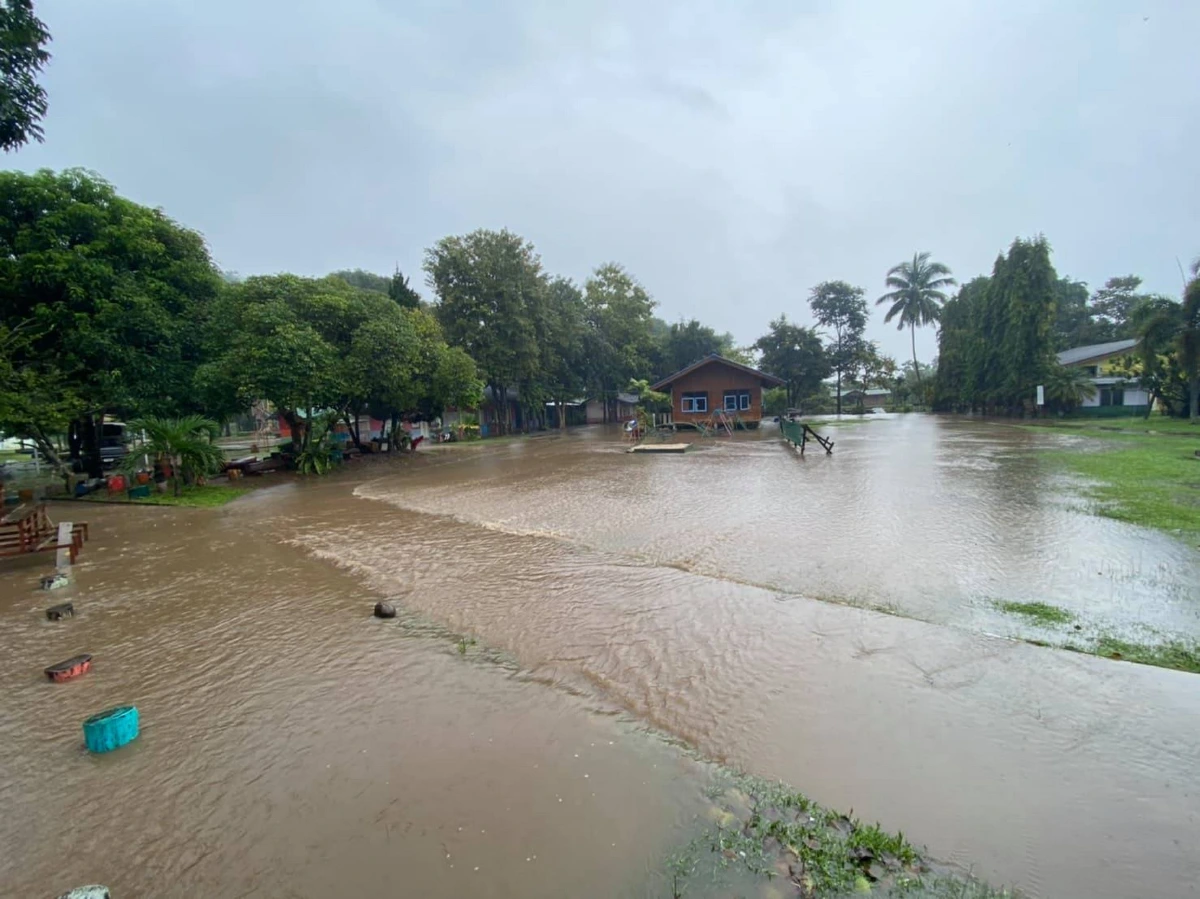 โรงเรียนในอ.ศรีสวัสดิ์ปิดหนีน้ำท่วมหวั่นนร.ไม่ปลอดภัย