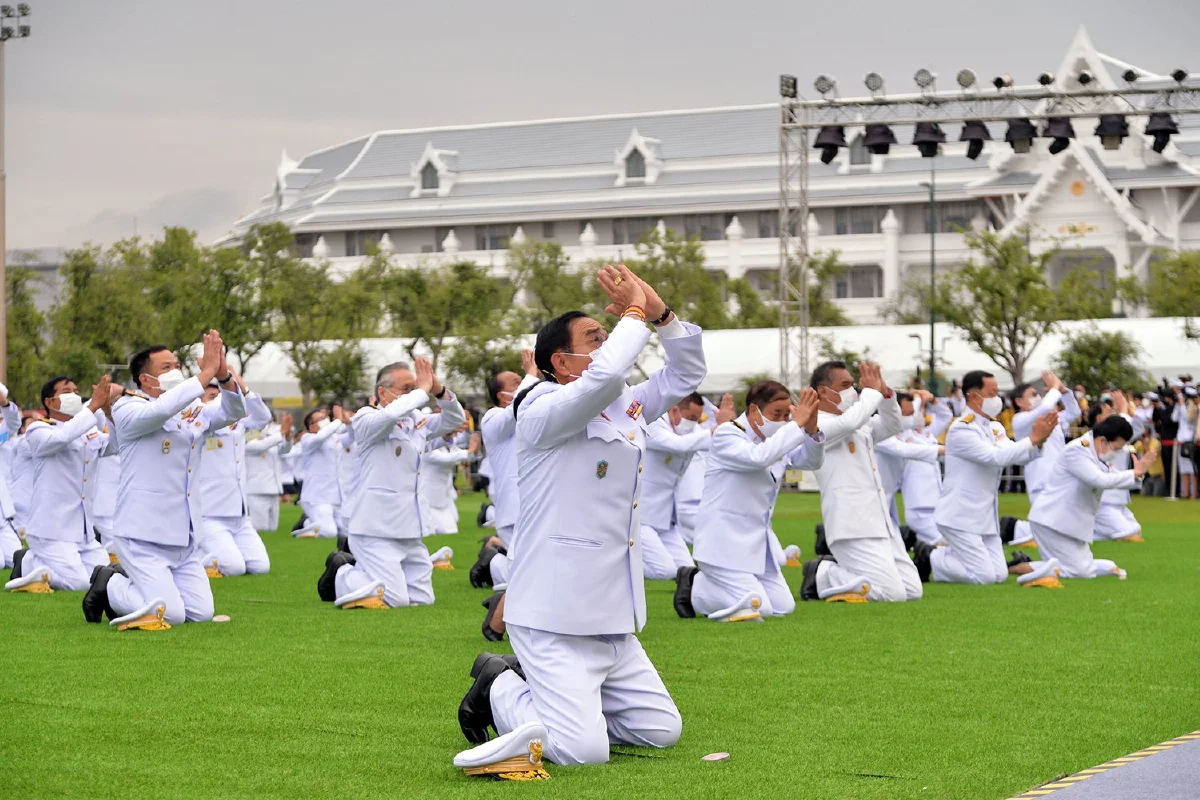 นายกฯเป็นประธานวางพวงมาลา-ถวายบังคม เนื่องในวันคล้ายวันสวรรคต ร.9