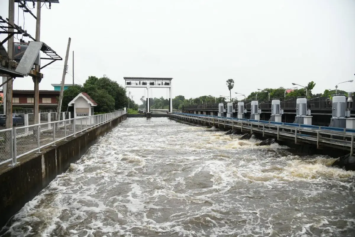 "อัศวิน"เร่งระบายน้ำฝั่งตะวันออกลงบางปะกงลดผลกระทบพื้นที่ชั้นใน