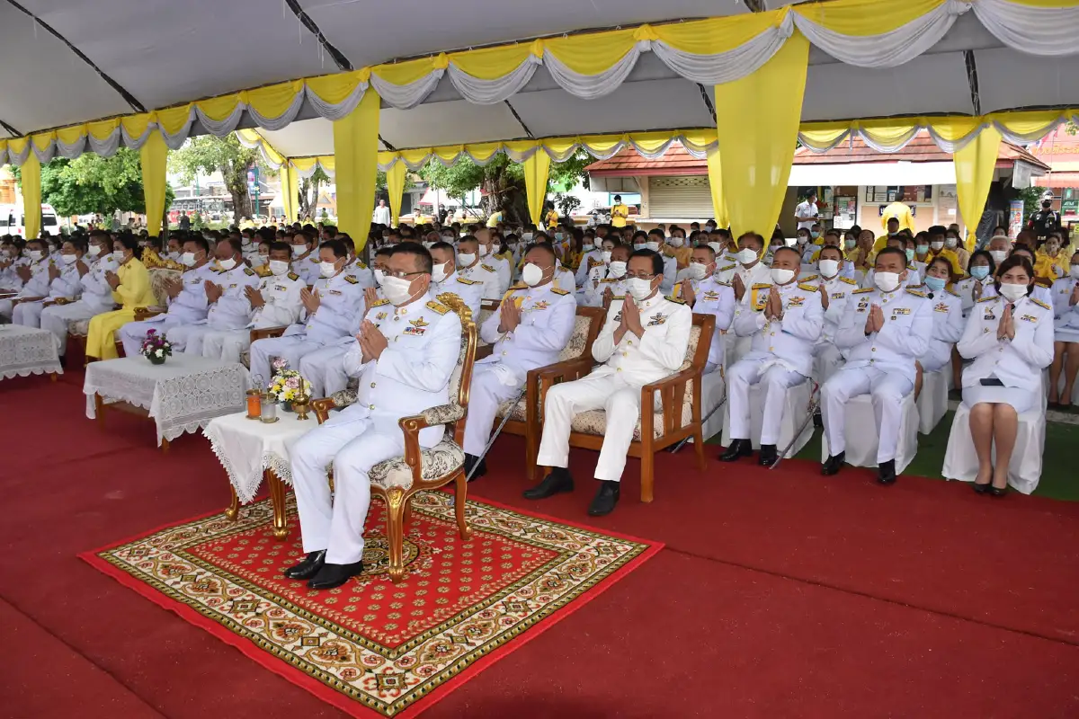 เมืองคอนพร้อมใจทำบุญตักบาตรเนื่องในวันคล้ายวันสวรรคตในหลวง ร. 9 