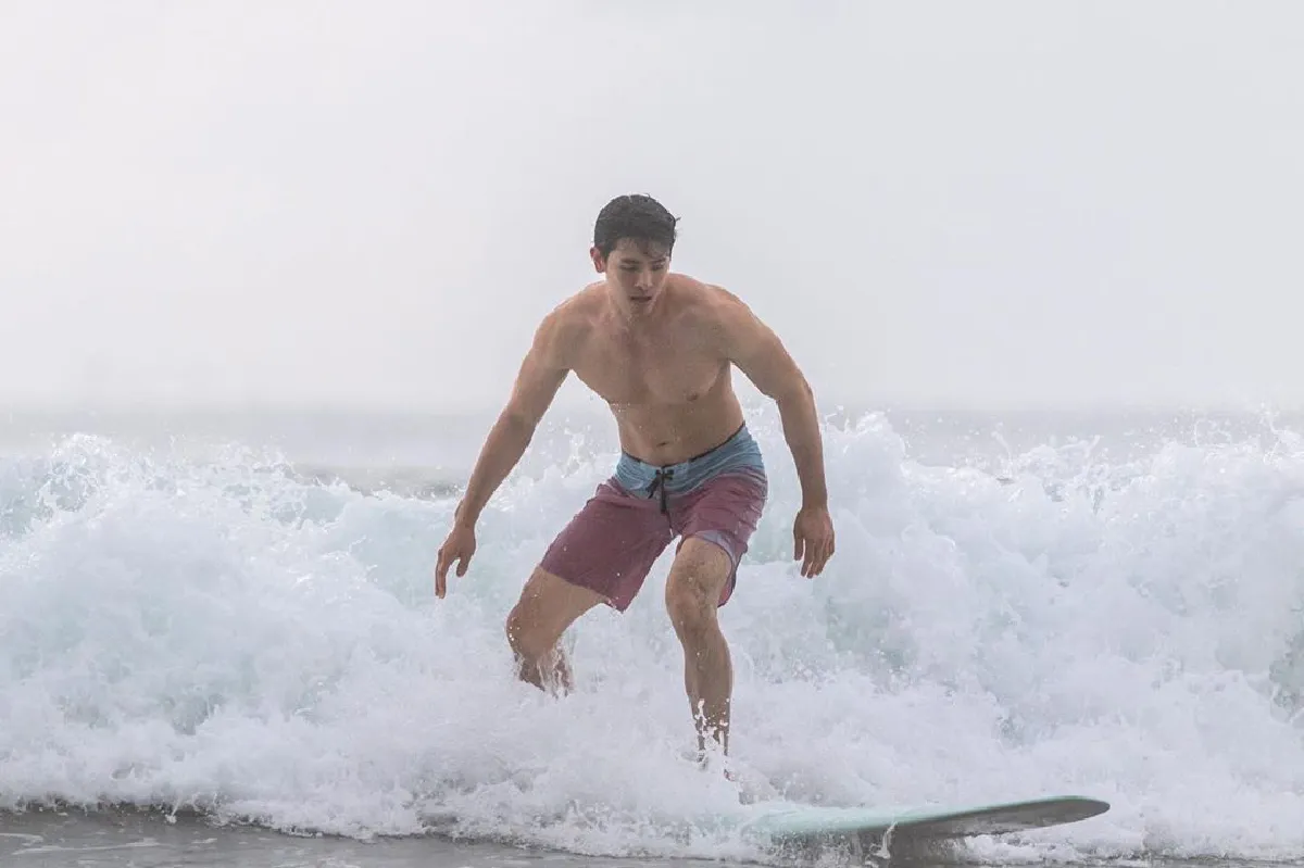 ภาพล่าสุด สน ยุกต์ อวดหุ่นล่ำกล้ามแน่นจากทริปเล่นเซิร์ฟโต้คลื่น 