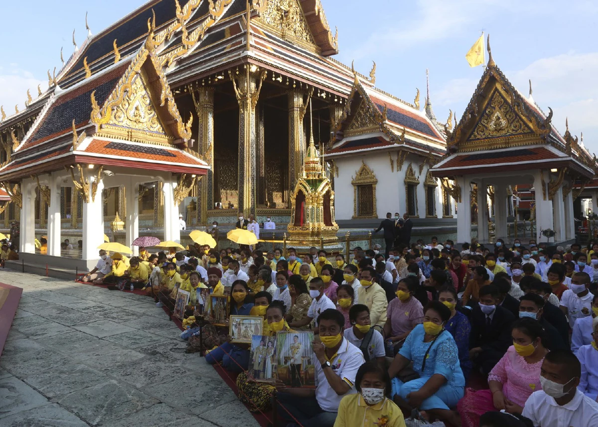 "ในหลวง-พระราชินี"เสด็จฯทรงบำเพ็ญพระราชกุศลตั้งเปรียญ