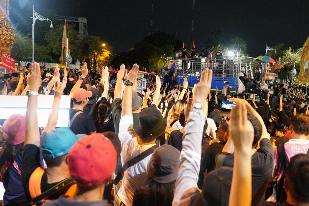 ประมวลภาพคณะราษฎรชุมนุมข้างทำเนียบฯไล่ "ประยุทธ์" ประมวลภาพคณะราษฎรชุมนุมข้างทำเนียบฯไล่ "ประยุทธ์"