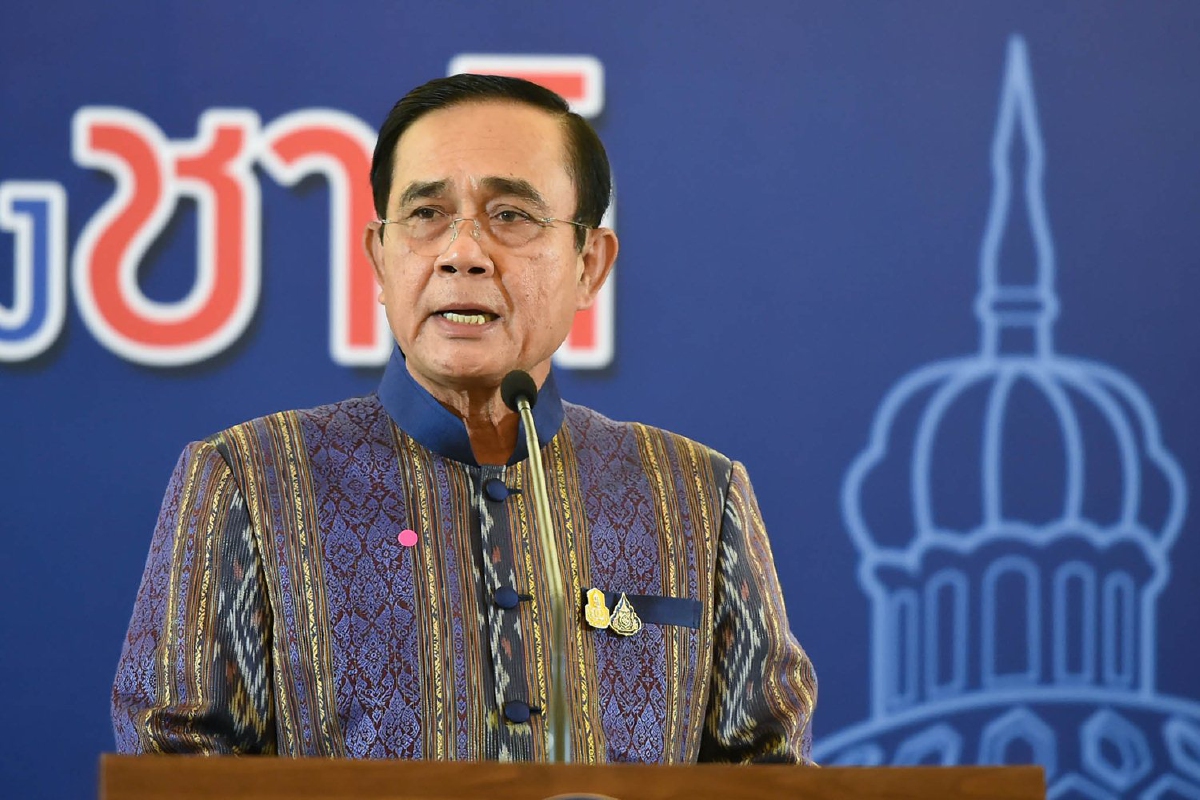 นายกฯสั่งตร.เอาผิดเฉียบขาด ผู้ที่ขัดขวางขบวนเสด็จฯ-หมิ่นสถาบันฯ นายกฯสั่งตร.เอาผิดเฉียบขาด ผู้ที่ขัดขวางขบวนเสด็จฯ-หมิ่นสถาบันฯ