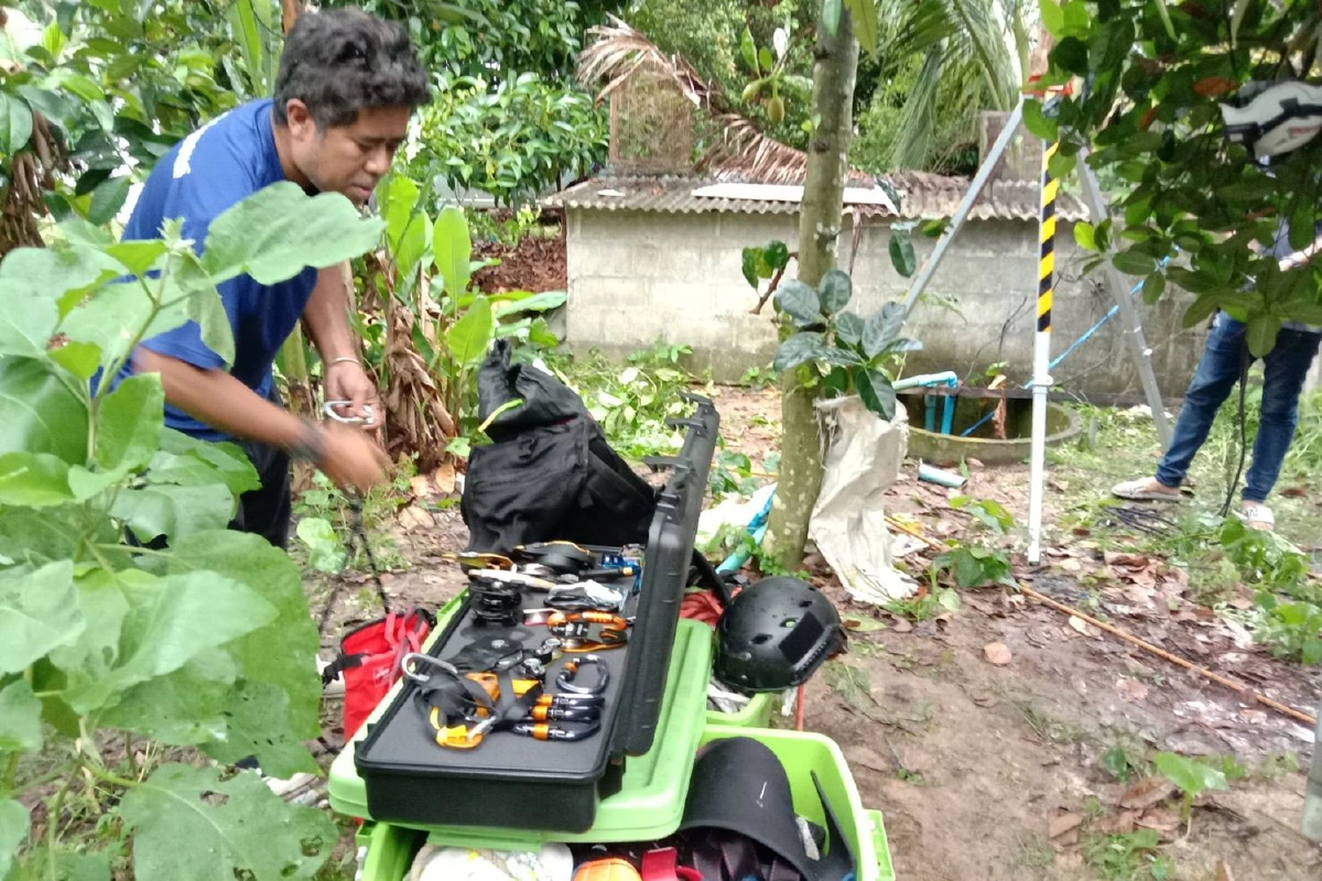 สุนัขตกบ่อลึก8เมตร ร้องโหยหวน กู้ภัยรุดช่วยเหลือจนรอด