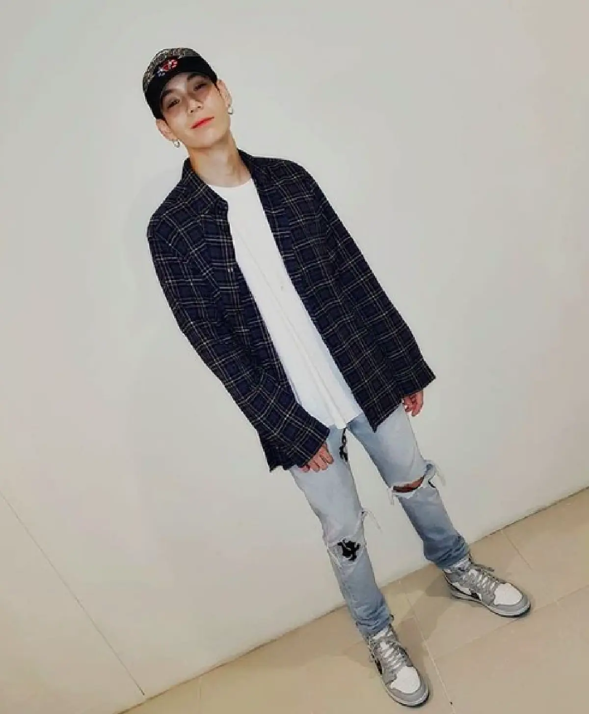 “เจเจ” ตั้งคำถามถึงเจ้าหน้าที่ หลังกลุ่มคนเสื้อเหลืองรุมตีคนไปม็อบ 14 ตุลา-วินมอเตอร์ไซค์ 