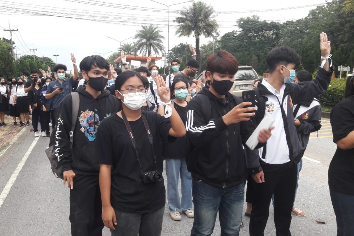 นักศึกษาม.เทคโนโลยีสุรนารีจี้รัฐบาลปล่อยแกนนำคณะราษฎร