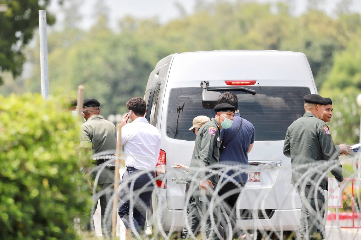 พิธาเยี่ยมนักศึกษา-ส.ส.ก้าวไกลเตรียมใช้ตำแหน่งยื่นประกันตัว