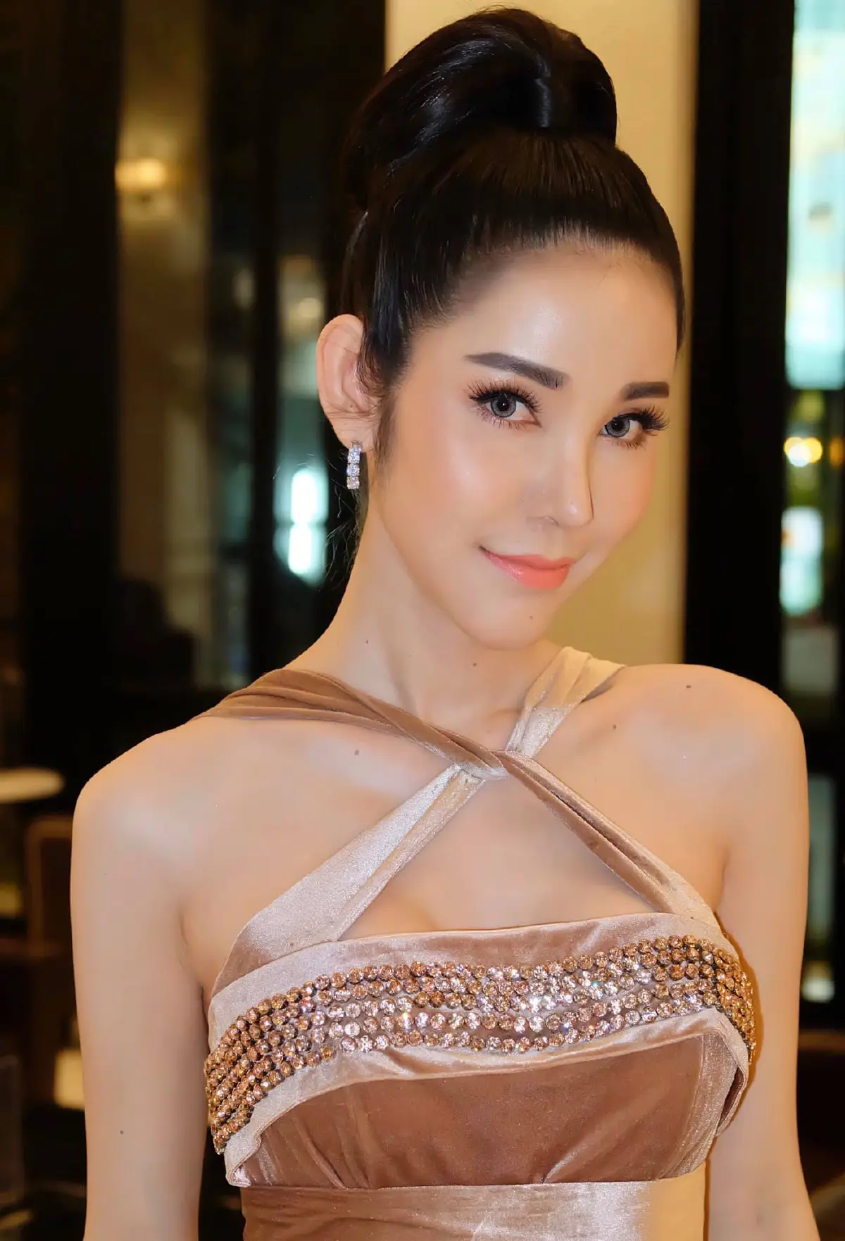 ทำความรู้จัก “หมวย โซฮอท” สาวประเภทสองคนดัง ดีกรี Miss ACDC 2019