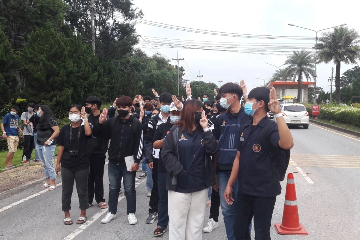 นักศึกษาม.เทคโนโลยีสุรนารีจี้รัฐบาลปล่อยแกนนำคณะราษฎร