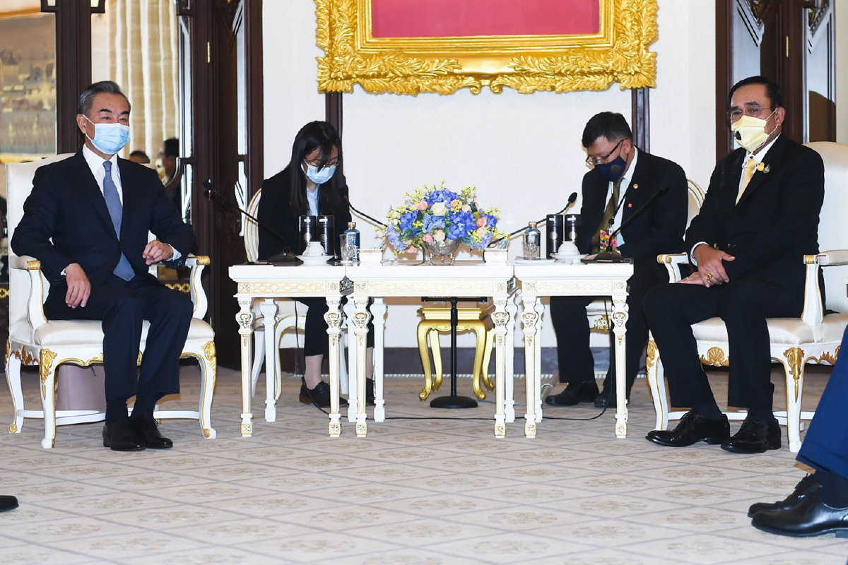 รมต.ต่างประเทศจีนเยือนไทยพร้อมร่วมมือฟื้นฟูเศรษฐกิจ