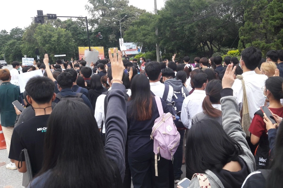 นักศึกษาม.เทคโนโลยีสุรนารีจี้รัฐบาลปล่อยแกนนำคณะราษฎร