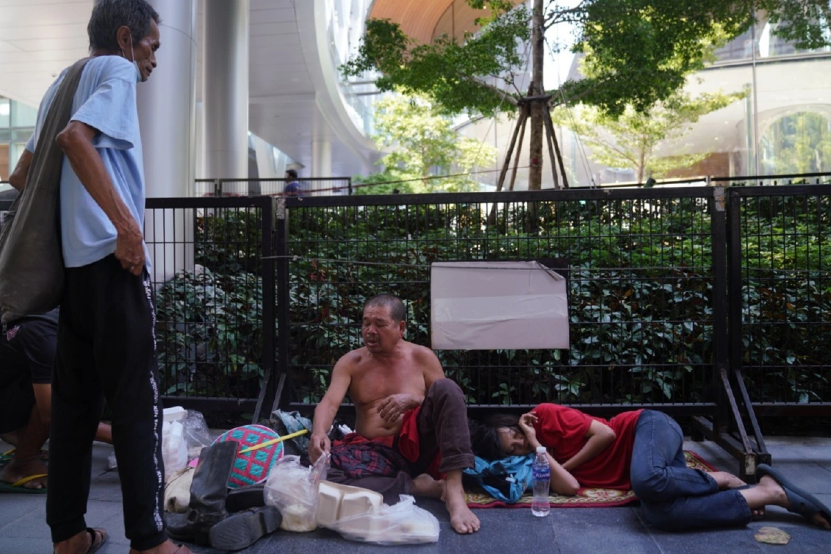 ตำรวจตรึงพื้นที่แยกราชประสงค์รับคณะราษฎรชุมนุม