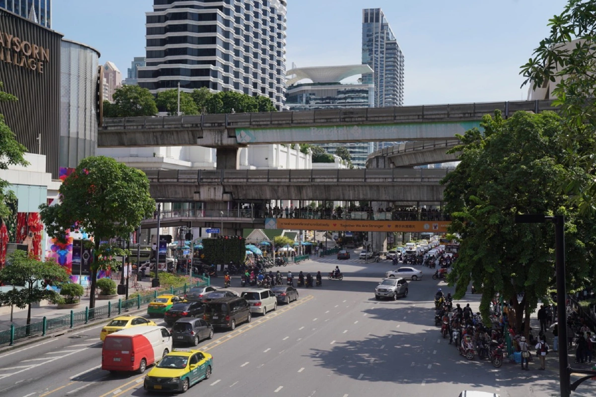 ตำรวจตรึงพื้นที่แยกราชประสงค์รับคณะราษฎรชุมนุม