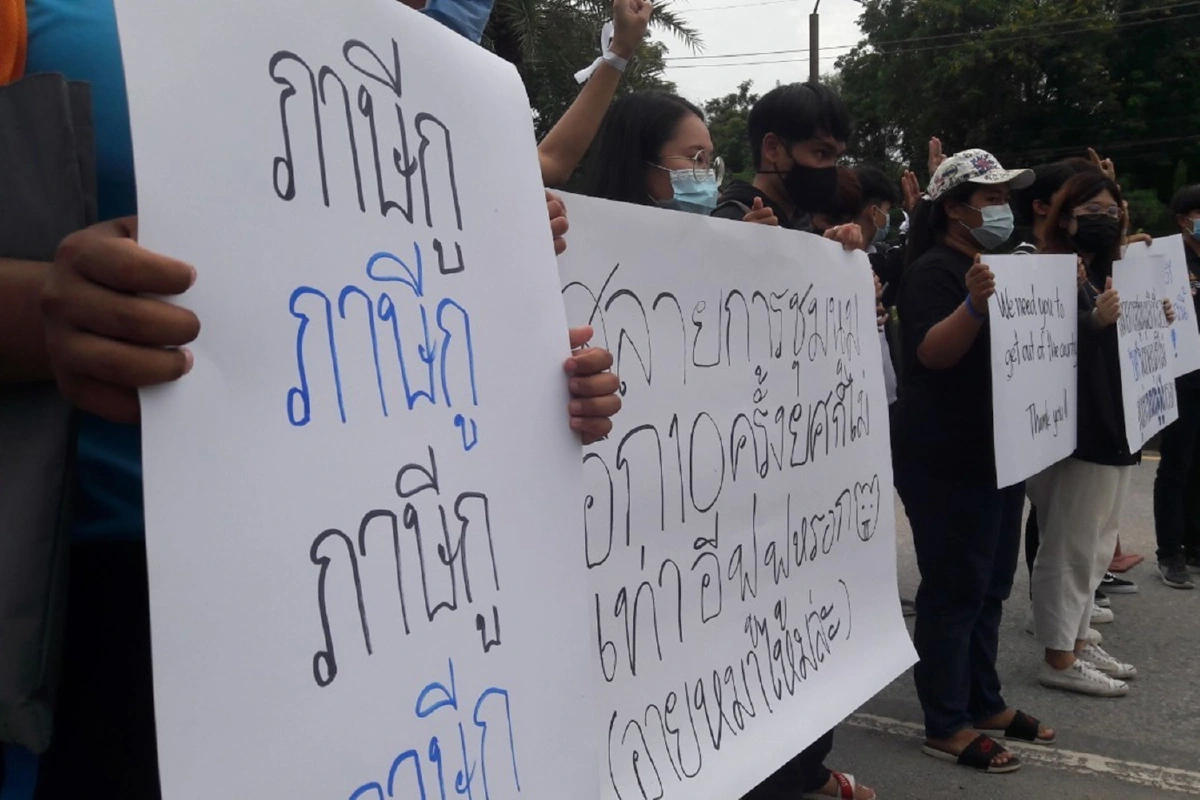 นักศึกษาม.เทคโนโลยีสุรนารีจี้รัฐบาลปล่อยแกนนำคณะราษฎร