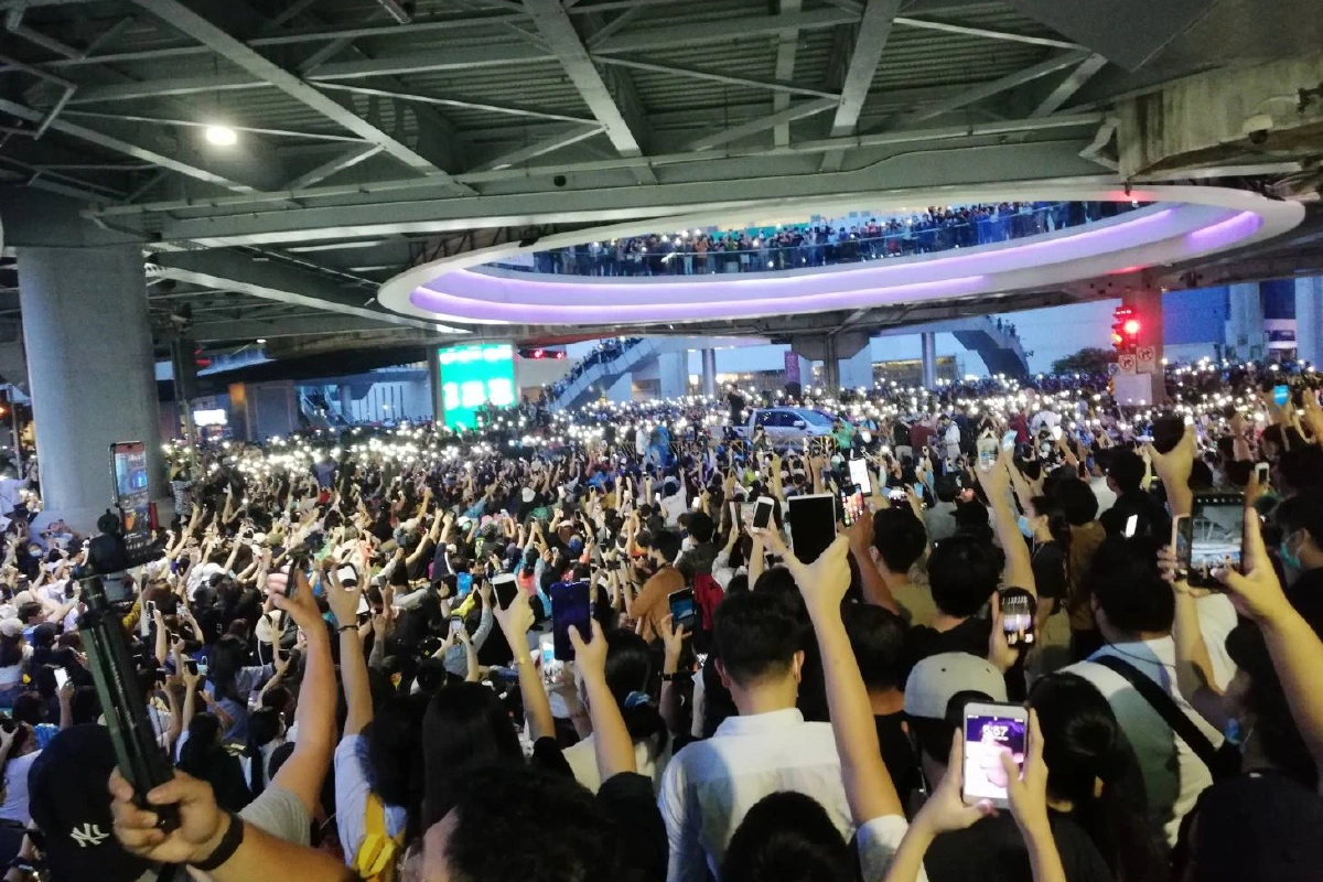 1ชั่วโมงผ่าน...ประมวลภาพม็อบชุมนุมแยกปทุมวัน