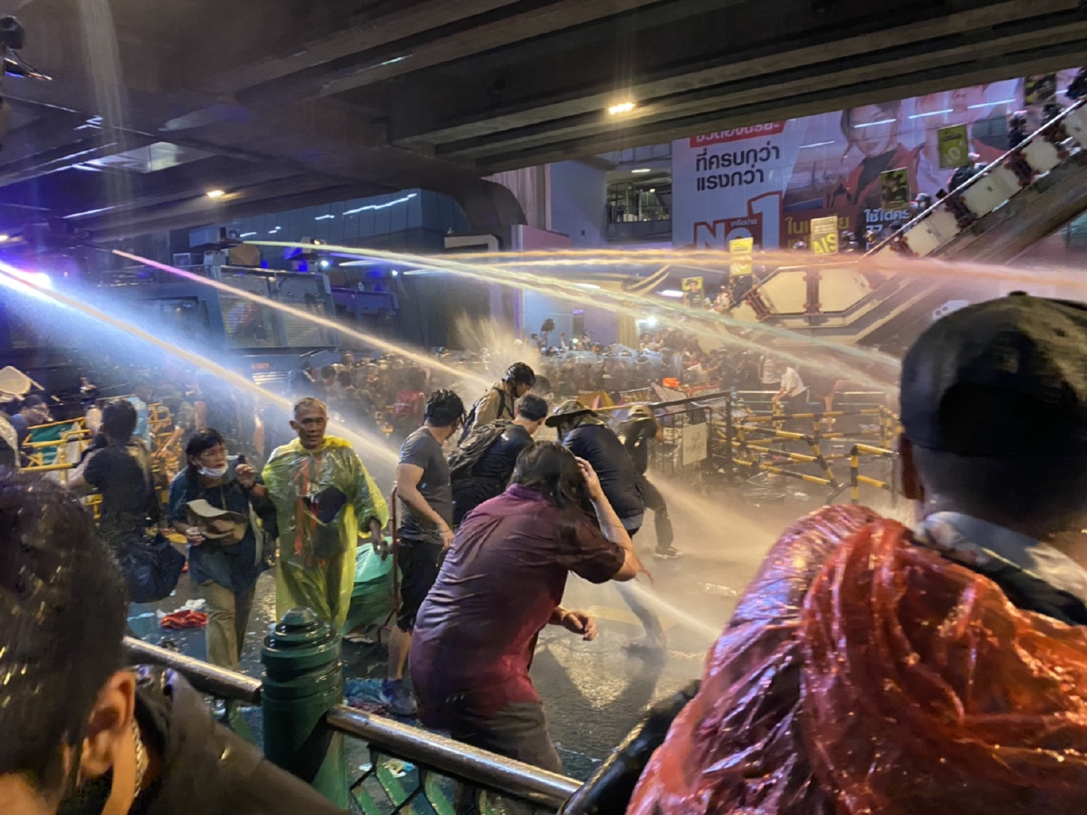 พรรคร่วมฝ่ายค้านประณามสลายชุมนุมแยกปทุมวันชี้ทำเกินเหตุ พรรคร่วมฝ่ายค้านประณามสลายชุมนุมแยกปทุมวันชี้ทำเกินเหตุ