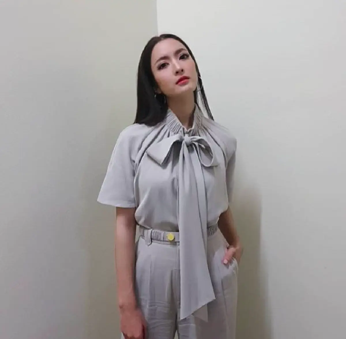 “แอฟ ทักษอร” เกิดอุบัติเหตุกลางกองล้มหงายหัวฟาดพื้น แต่ยิ้มสู้ขอถ่ายต่อ