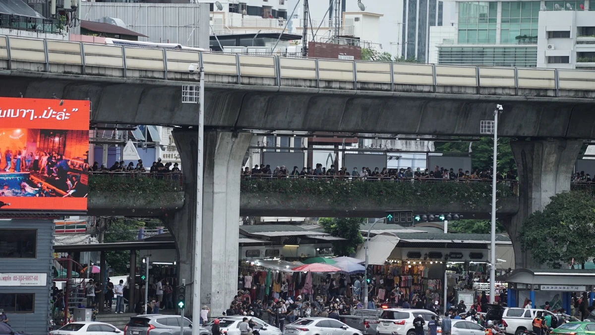 ผู้ชุมนุมเริ่มทยอยรวมตัวที่อนุสาวรีย์ชัยสมรภูมิ