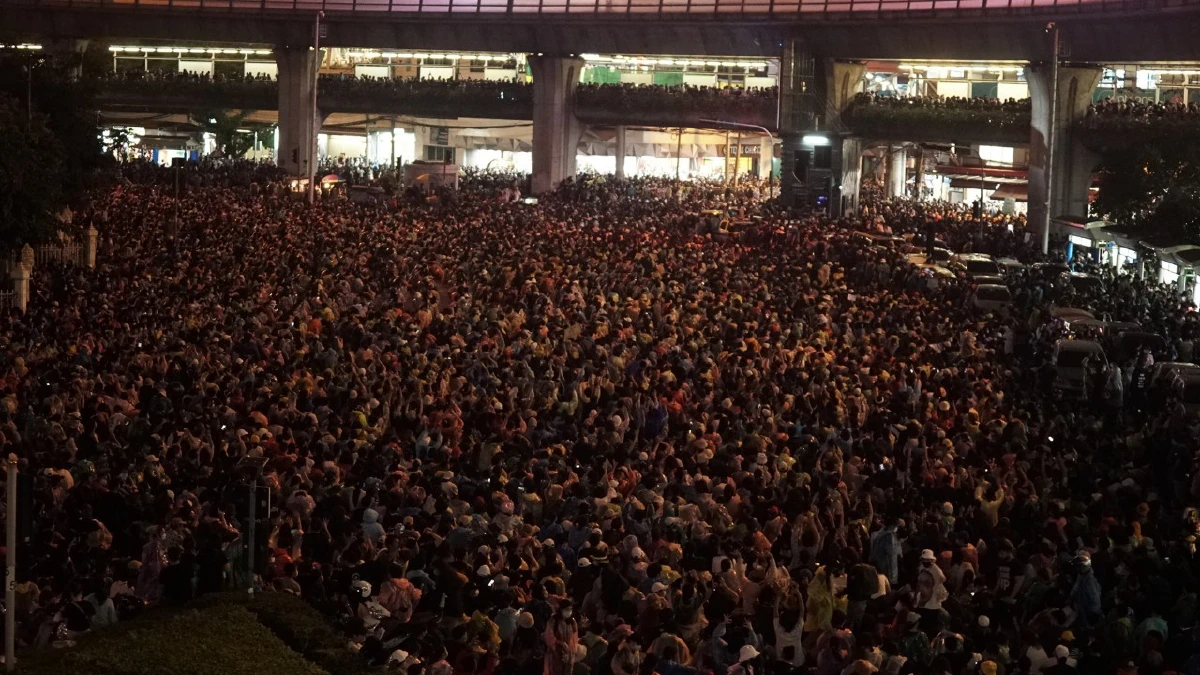 ม็อบยุติการชุมนุมที่อนุสาวรีย์ชัยฯแล้ว มวลชนทยอยออกจากพื้นที่