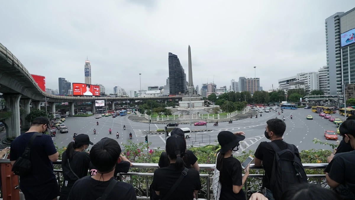 ผู้ชุมนุมเริ่มทยอยรวมตัวที่อนุสาวรีย์ชัยสมรภูมิ