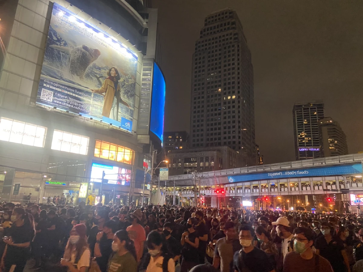 "ม็อบราษฎร"ประกาศยุติการชุมนุมที่แยกอโศกแล้ว