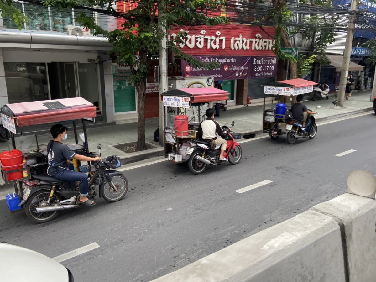 "แยกเกษตร"มวลชนทยอยรวมตัวแล้ว