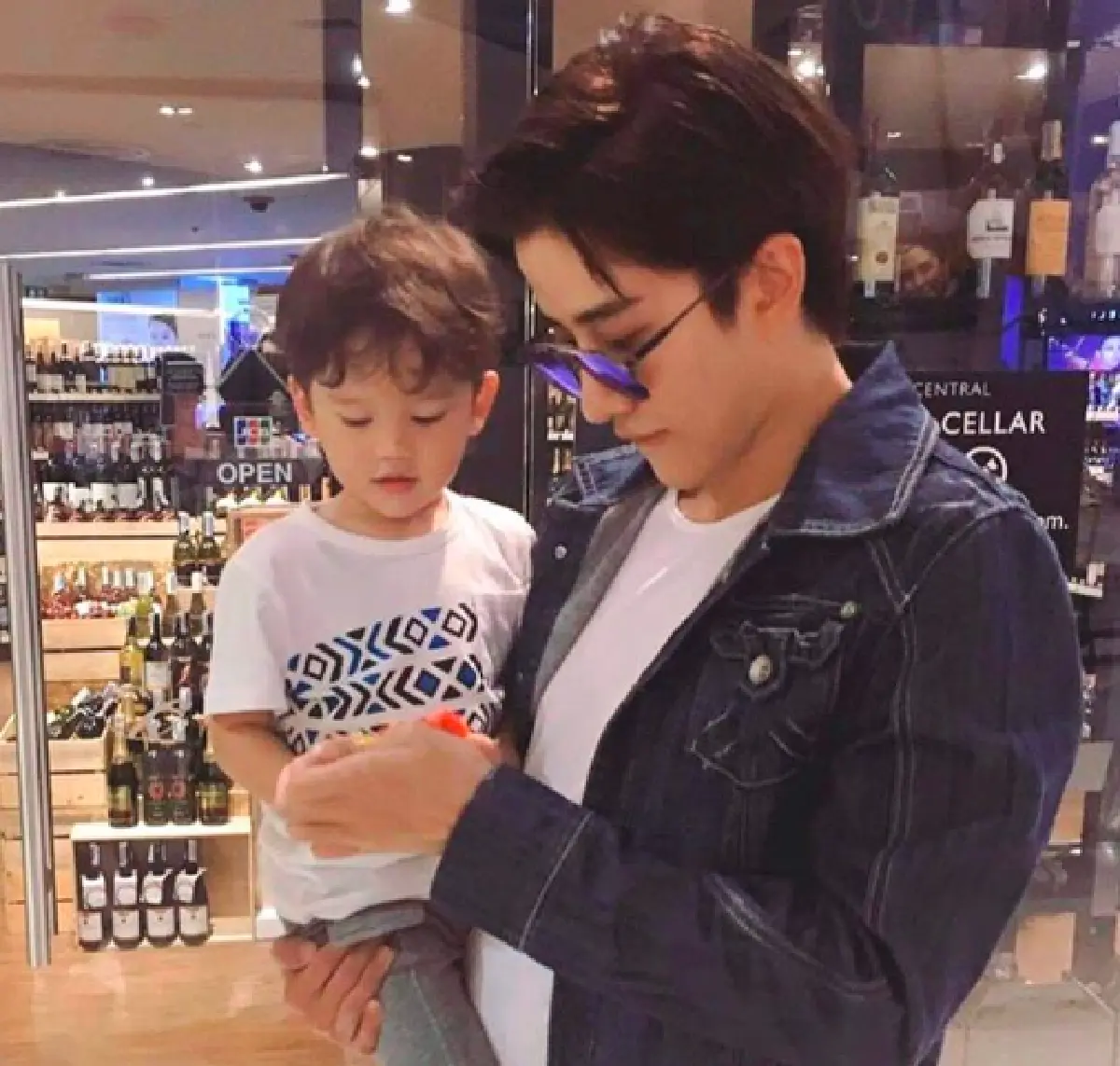 “ซาร่า คาซิงกินี” เสนอข้อเรียกร้องใหม่ 4 ข้อถึง “ไมค์ พิรัชต์” มีการหารครึ่งค่าเทอมลูก