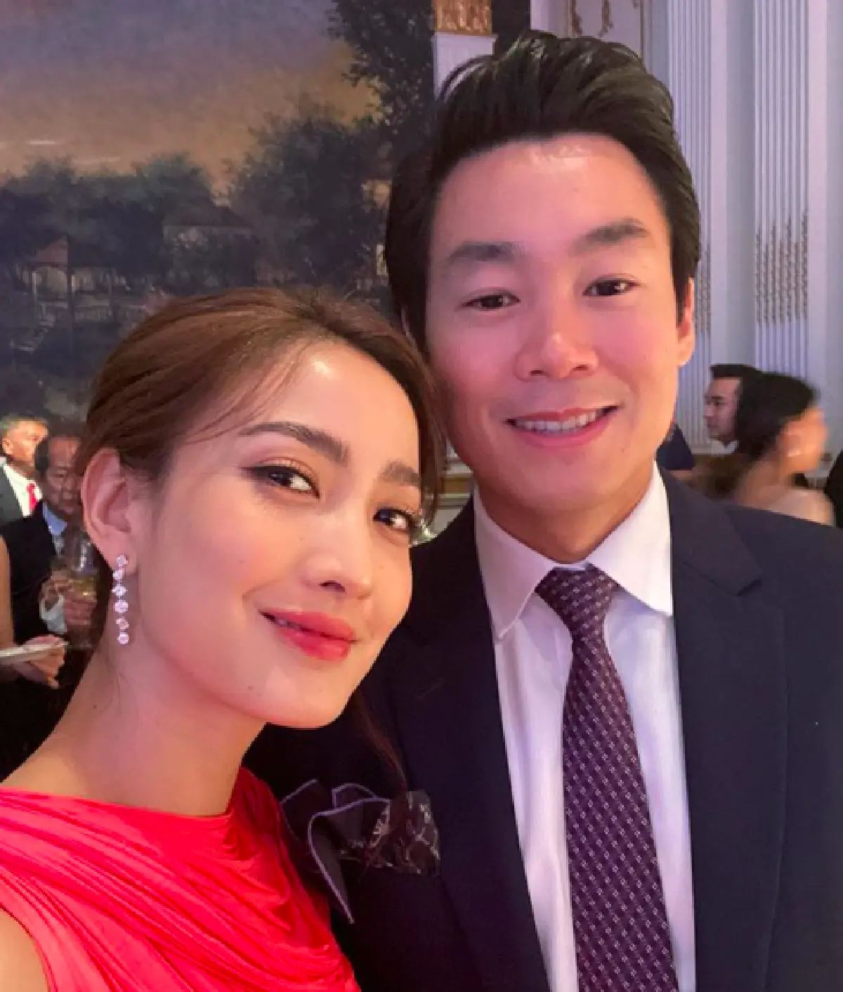 "แต้ว ณฐพร" แจงดราม่าถือหนังสืออดีตผู้ต้องหา ม.112 พร้อมข้อความชัด "มันทำร้ายเราได้แค่นี้แหละ"