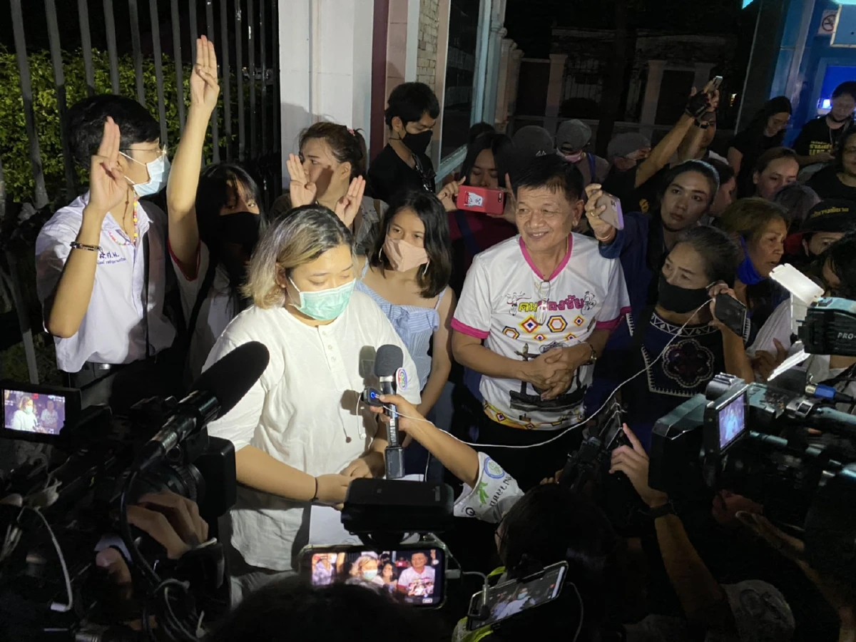 “แอมมี่ เดอะบอททอมบลูส์” พร้อมพวกออกจากคุกแล้ว! แต่ต้องมารายงานตัวทุก 2 สัปดาห์