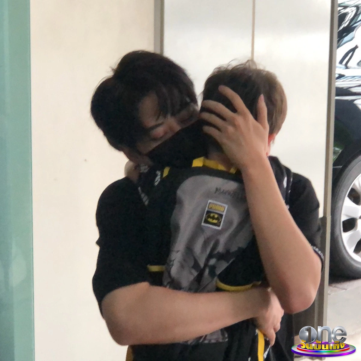 “ไมค์” ได้เจอ “น้องแม็กซ์เวลล์” แล้ว!! หลัง “ซาร่า” พาลูกบินตรงจากภูเก็ต มาหาตามสัญญา