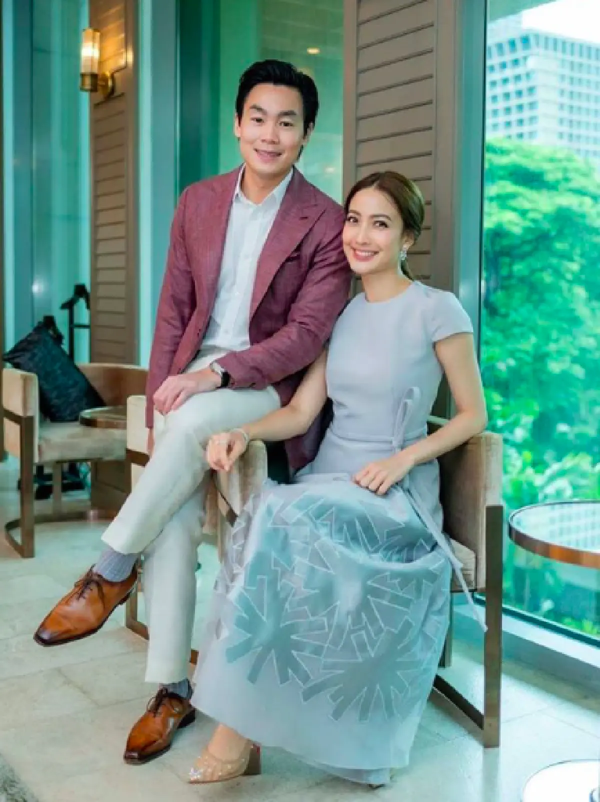 "แต้ว ณฐพร" แจงดราม่าถือหนังสืออดีตผู้ต้องหา ม.112 พร้อมข้อความชัด "มันทำร้ายเราได้แค่นี้แหละ"