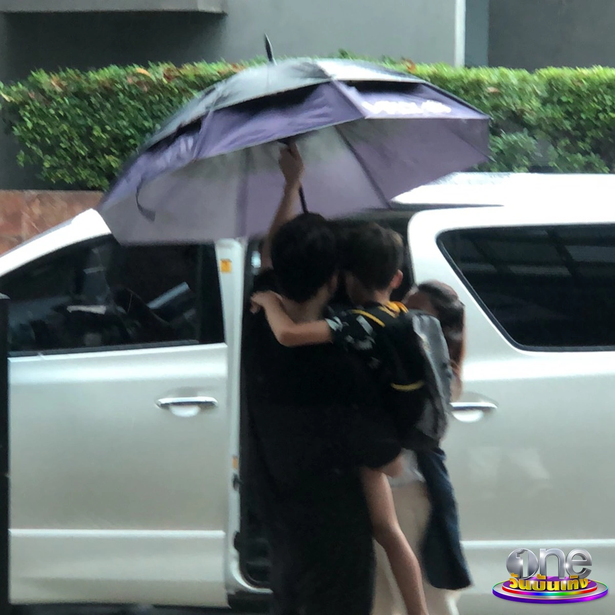 “ไมค์” ได้เจอ “น้องแม็กซ์เวลล์” แล้ว!! หลัง “ซาร่า” พาลูกบินตรงจากภูเก็ต มาหาตามสัญญา