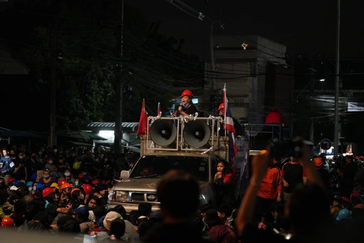 "ม็อบนนทบุรี"ยุติชุมนุมแล้ว หลังเคลื่อนขบวนจี้ตร.รับผิดชอบจับแกนนำ